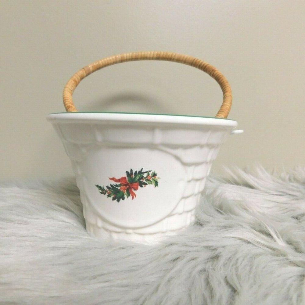 Christmas Heritage by Pfaltzgraff Medium‎ Basket with Handle